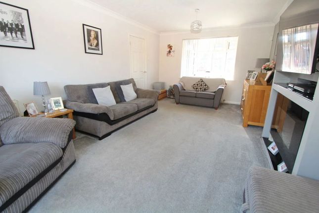 4, Eskdale Walk, Brierley Hill photo 4