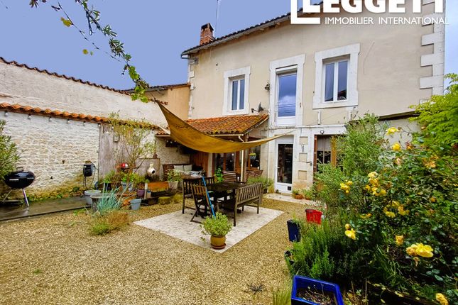 Villa for sale in Aunac-Sur-Charente, Charente, Nouvelle-Aquitaine