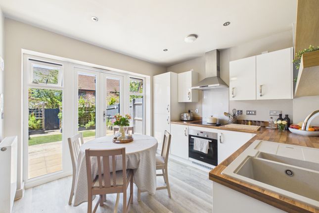 15, Furrow Close, Cheltenham photo 4