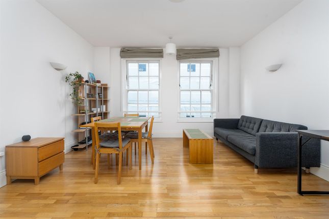 Thumbnail Flat to rent in Lever Street, London