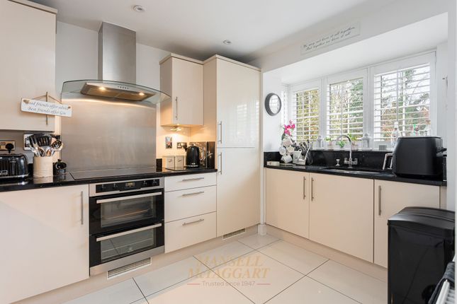 1 Loxfield Close, East Grinstead photo 3