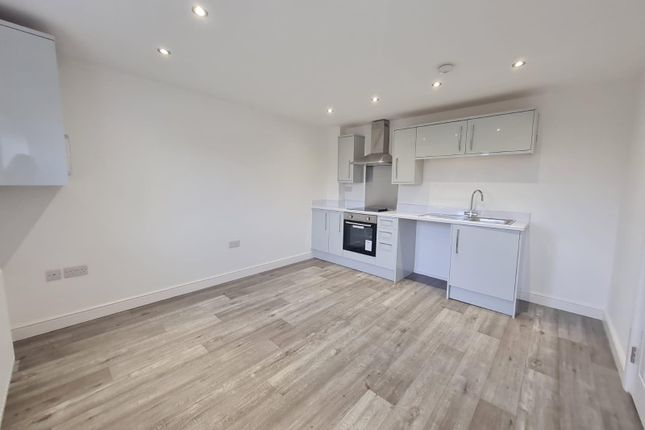 31, Elizabeth Court, WAKEFIELD photo 4