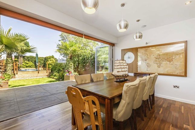 41, Oaklands Avenue, Isleworth photo 3
