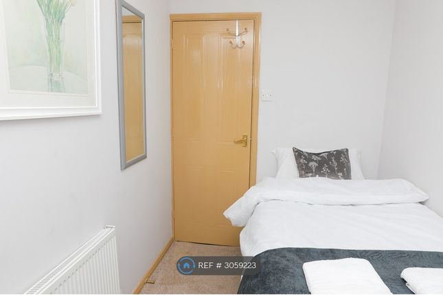 Waldstock Road, Thamesmead, London photo 5