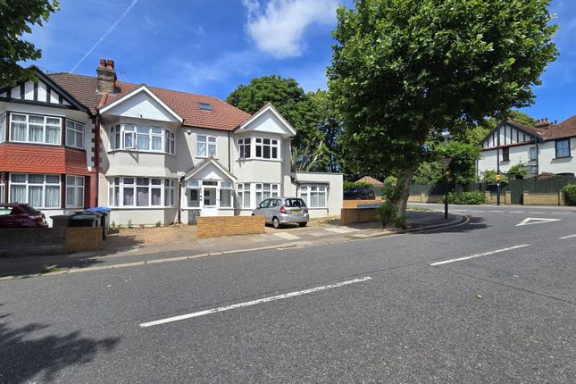 2-bed house on Flat 3, 56 Broomfield Avenue, Southgate, £2,150/mo