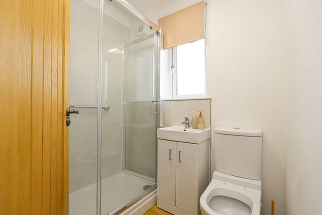 25 Tunstall Green, Chesterfield photo 4