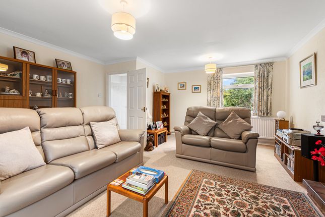 3 Holmewood Crescent, Peterborough photo 3