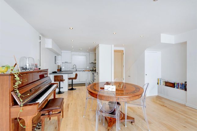 Flat 4, 232, Royal College Street, London photo 3