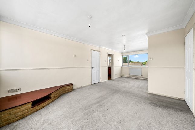 30, Hazelbank Court, Surrey photo 2