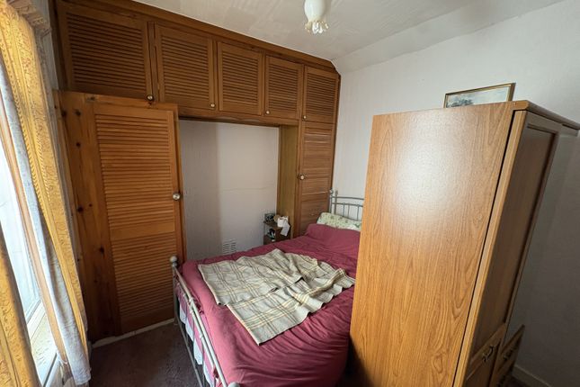 8, Pen Y Banc, Neath photo 4