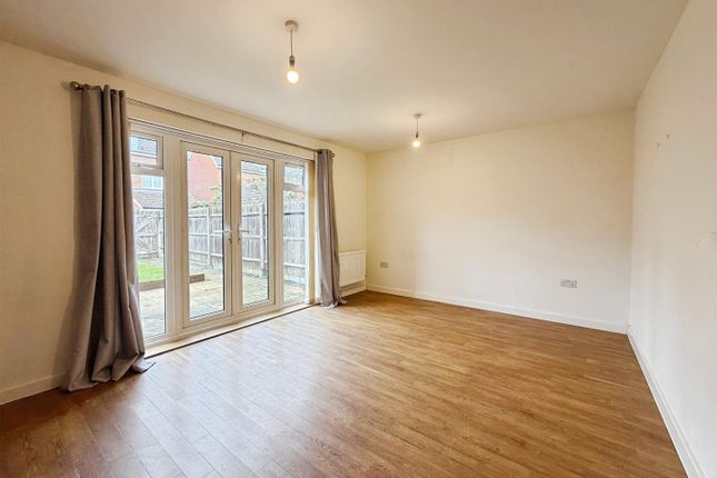 Chamomile Close, Bury St. Edmunds photo 4