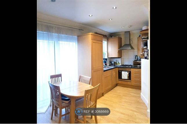 Flat C, Lavender Hill Clapham, London photo 2