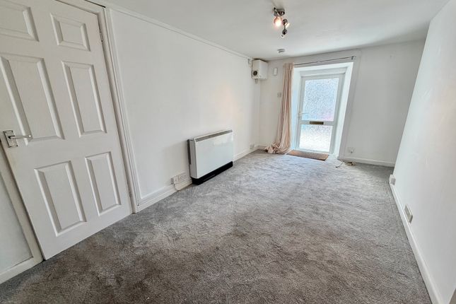 Basement Flat, 37 Parkfield Road, Torquay photo 3