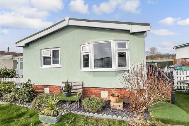 2-bed caravan on Seasalter Road Graveney, Faversham, £115,000