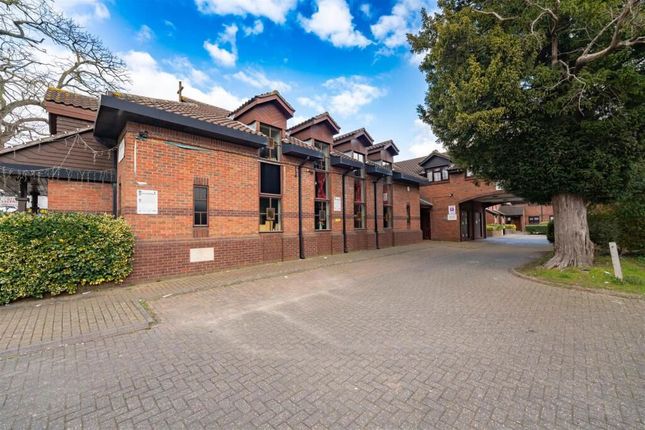 1-bed flat on Flat 4, Vicarage Farm Road, London, £90,000