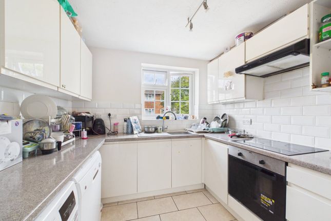 43, Kingfisher Drive, Surrey photo 3