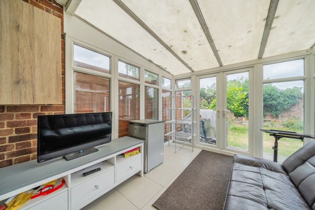 66, Guildford Park Avenue, Surrey photo 4