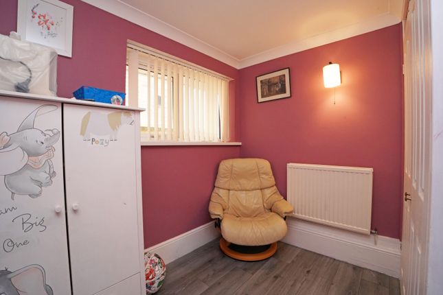 48, Grove Hill, Highworth photo 4