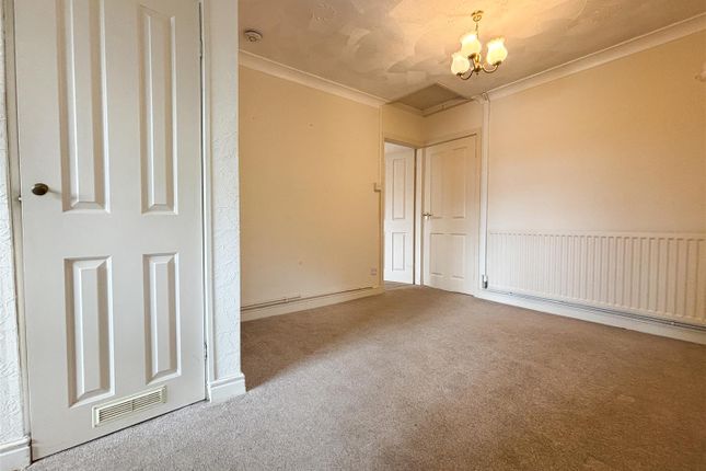18, Dart Close, Stoke-On-Trent photo 4