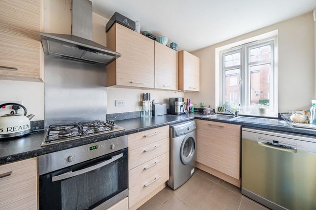 39 Gold Furlong, Bedford photo 2