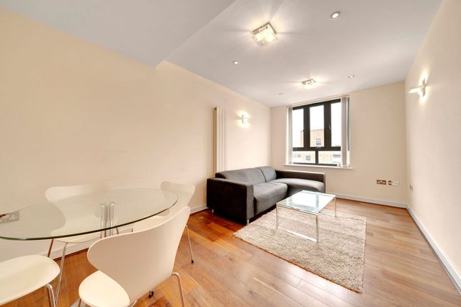 Flat 4, Bains Mansions 2A Philpot Street, London photo 4
