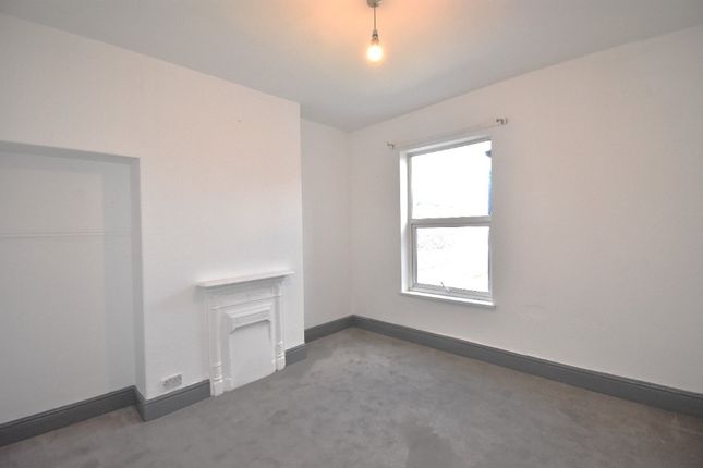 Flat 2, 64, Alliance Avenue, Hull photo 4