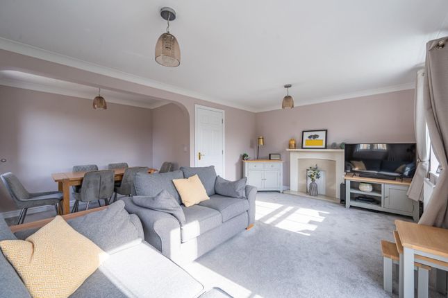 37 The Pastures, Brewers End, Bishop's Stortford photo 2