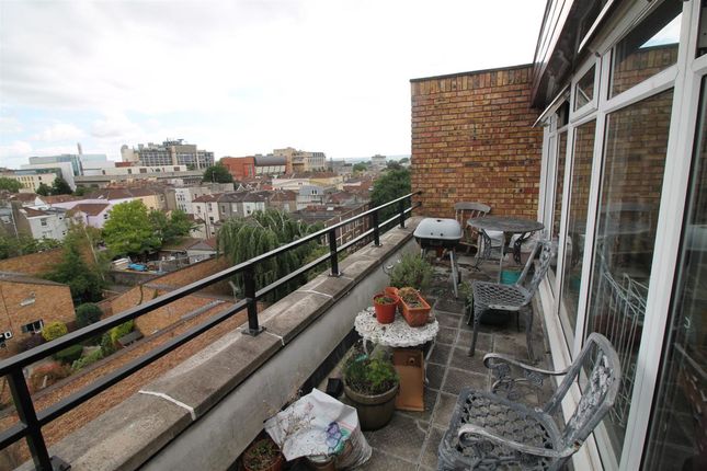 3-bed flat on 222 High Kingsdown, Bristol, £2,850/mo