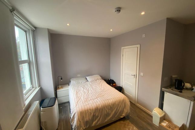 Flat-5, 11, Winchelsea Road, London photo 3
