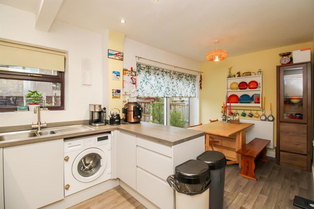 16, Healey Crescent, Ossett photo 4