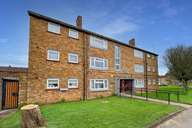 Thumbnail Flat for sale in Whipperley Way, Luton, Bedfordshire