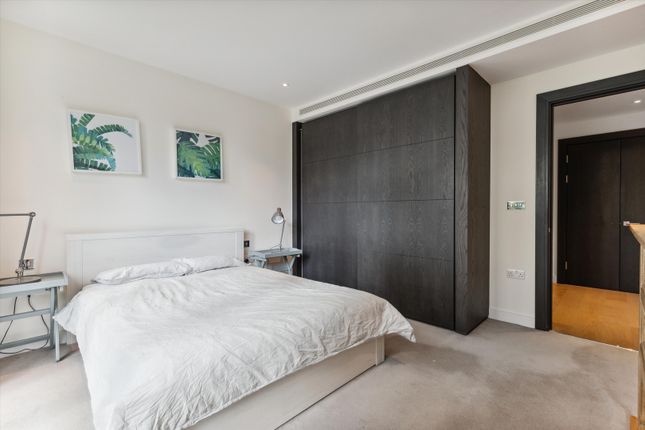 Flat for sale in Sophora House, London