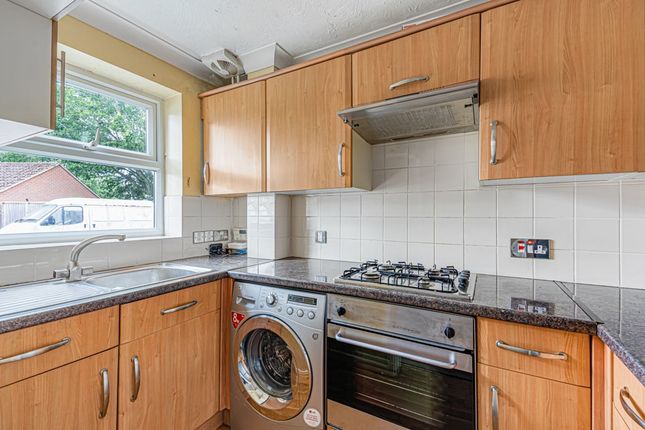 13, Milton Gardens, Staines-upon-Thames photo 4