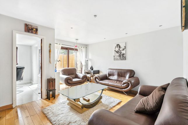 Bungalow for sale in The Hatch, Enfield