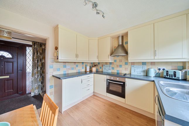 17, Cedarwood Close, Grantham photo 3