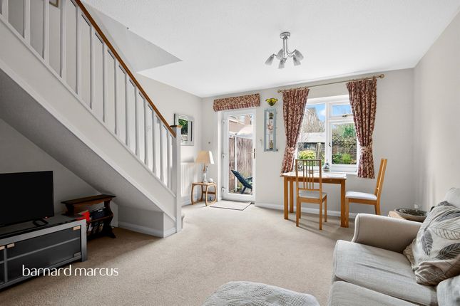 10, Chelmsford Close, Sutton photo 2