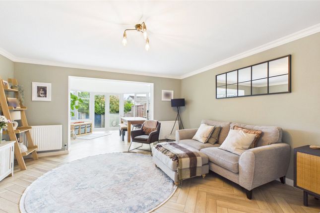 27, Spruce Drive, Surrey photo 3
