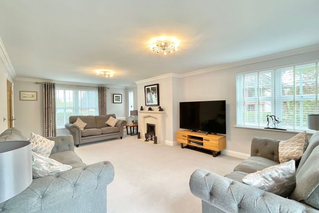 2 Kingsdown Close, Crewe photo 2