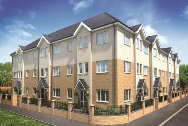 Flat to rent in Harvest Court, York Way, Watford