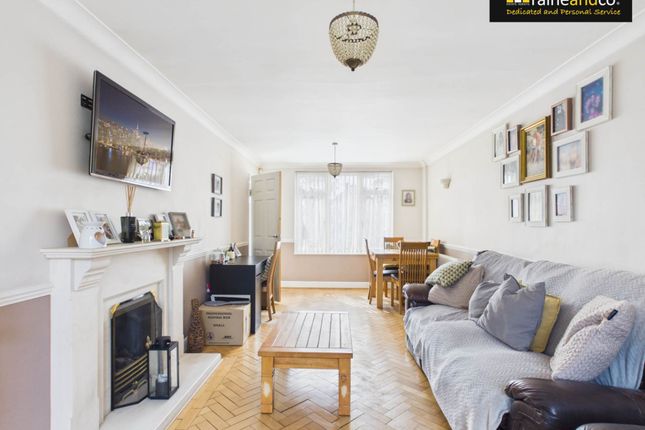 15, Honeywood Close, Potters Bar photo 4