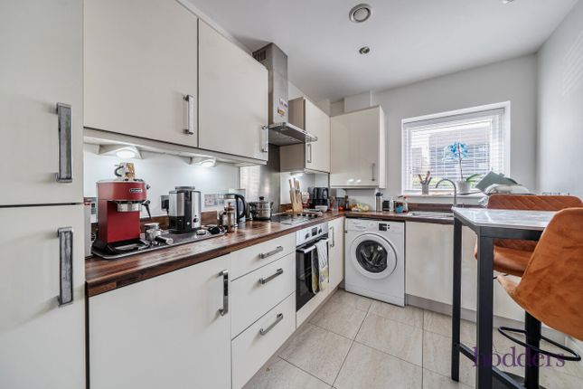 37, Strawberry Fields, Addlestone photo 4