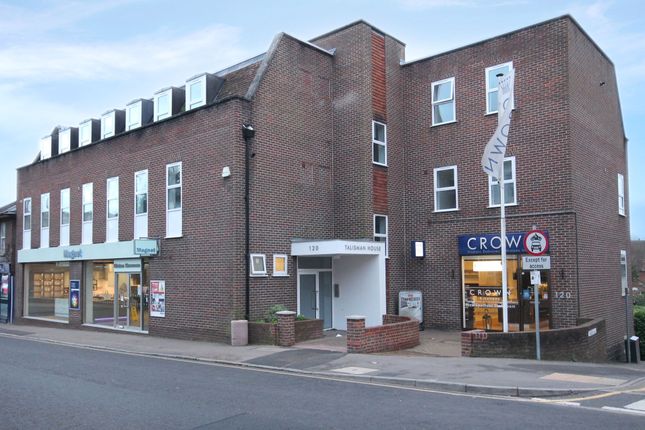 2 bed flat to rent in South Street, Dorking RH4