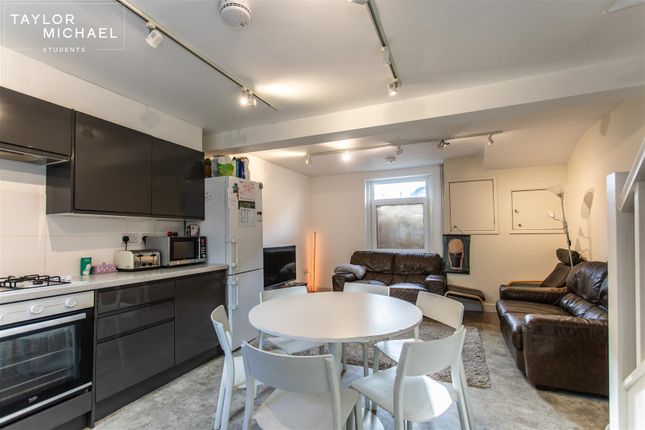 Kitchen / Living Room