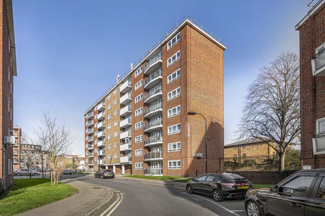 Flat for sale in Barclay Close, Fulham, London