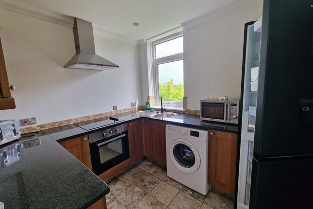Flat for sale in Halstead Close, Canterbury