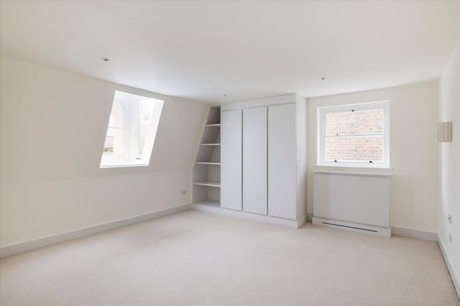 Flat for sale in Holland Park, London