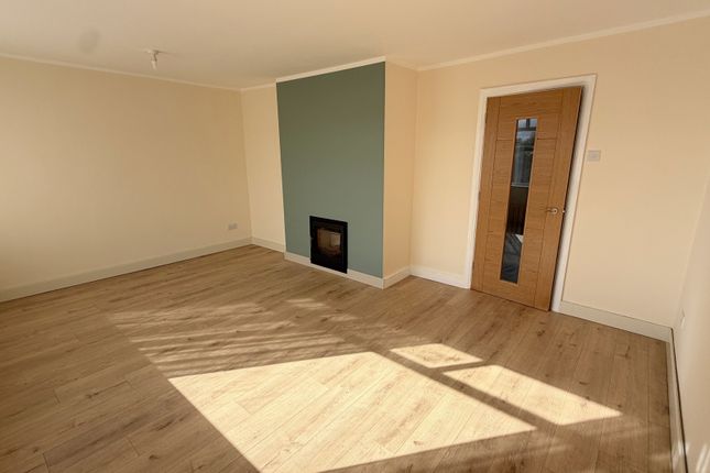 17 Rosefield Crescent, Tewkesbury photo 3