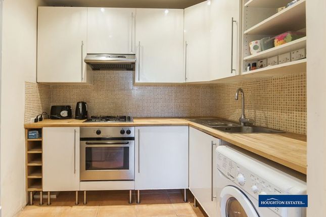 Top Floor Flat 5, 96, Sutherland Ave, Maida Vale photo 2