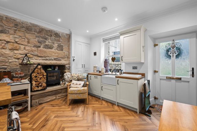 9, Jackson Tor Road, Matlock photo 2