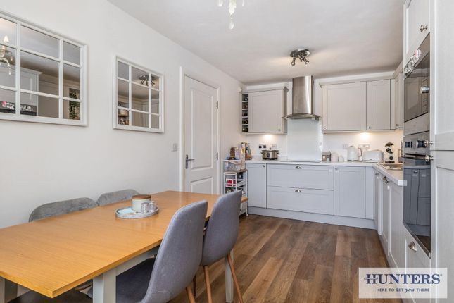 19, Edison Way, Leeds photo 4